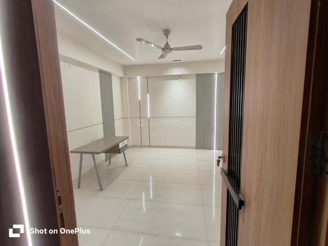3 BHK Apartment in Vaishno Devi Circle for resale Ahmedabad. The reference number is 20548482