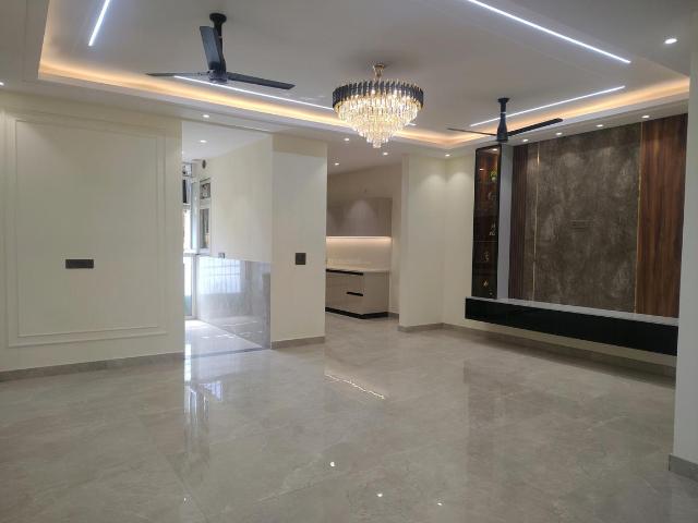 3 BHK Apartment in Vasant Kunj for resale New Delhi. The reference number is 19602488
