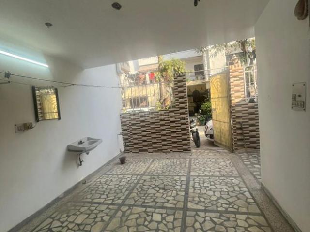 3 BHK Apartment in Vasant Kunj for resale New Delhi. The reference number is 19744184