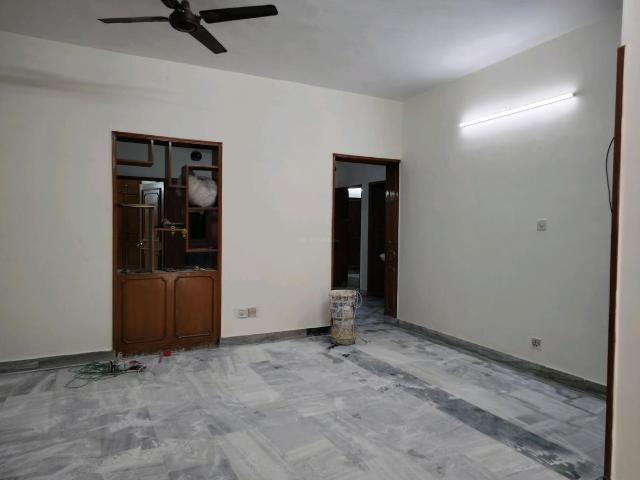 3 BHK Apartment in Vasant Kunj for resale New Delhi. The reference number is 19818984
