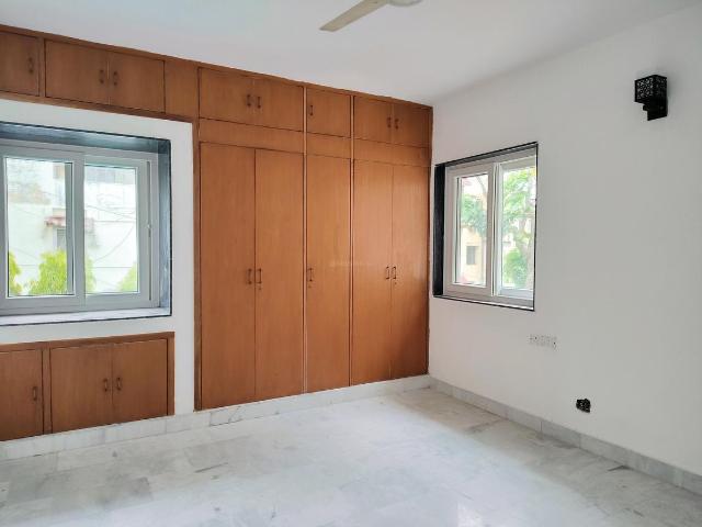 3 BHK Apartment in Vasant Kunj for resale New Delhi. The reference number is 19819716