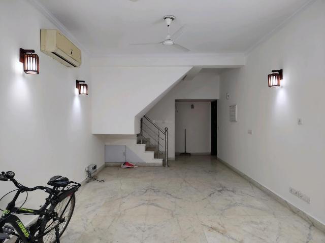 3 BHK Apartment in Vasant Kunj for resale New Delhi. The reference number is 19819220