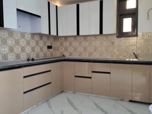 3 BHK Apartment in Vasant Kunj for resale New Delhi. The reference number is 19083822