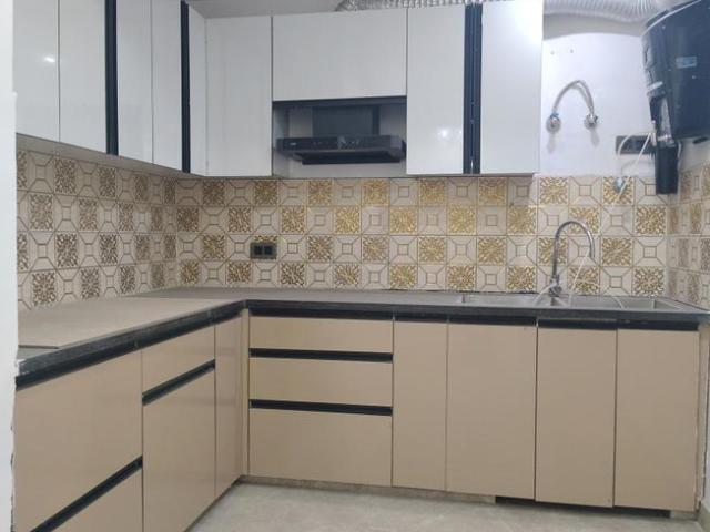 3 BHK Apartment in Vasant Kunj for resale New Delhi. The reference number is 20570109