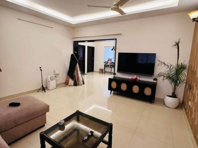 3 BHK Apartment in Vasant Kunj for resale New Delhi. The reference number is 20579278