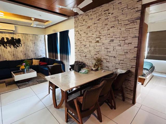 3 BHK Apartment in Vastrapur for rent Ahmedabad. The reference number is 18102073