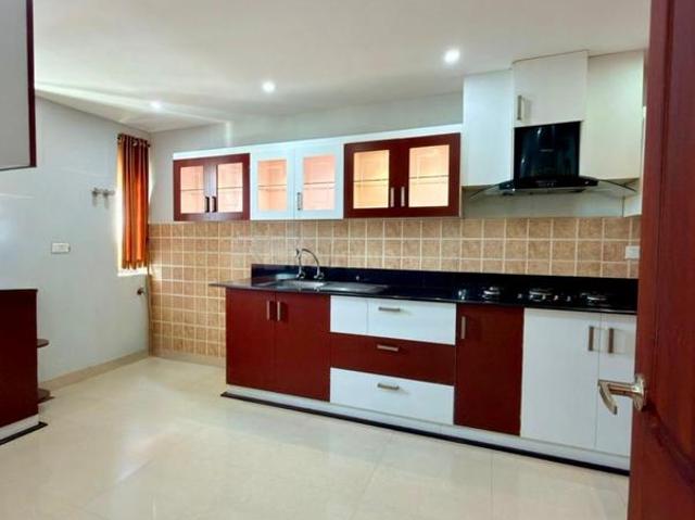 3 BHK Apartment in Vellayil for rent Kozhikode. The reference number is 19880743