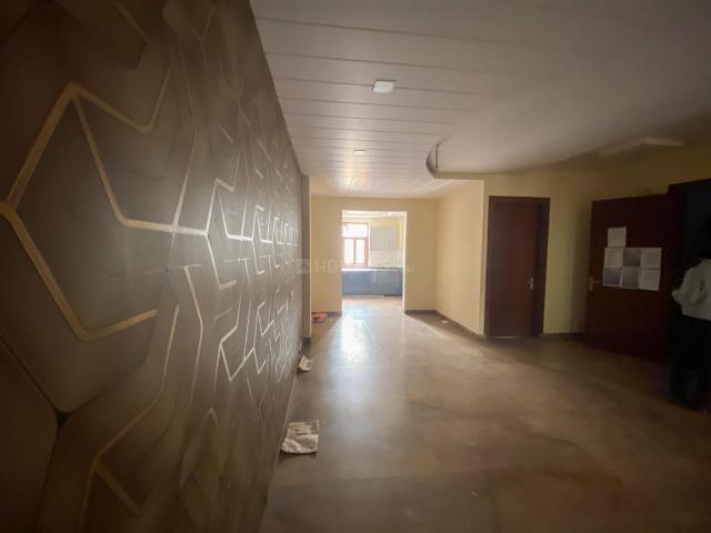 3 BHK Apartment in Vivek Vihar for resale New Delhi. The reference number is 20753820