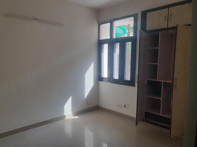 3 BHK Apartment in Vikaspuri for rent New Delhi. The reference number is 20038475