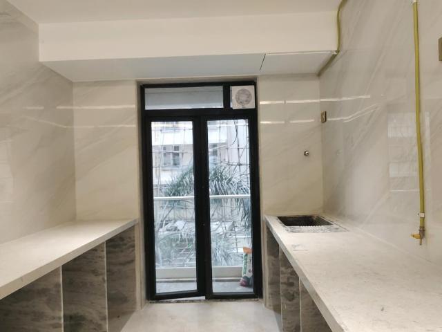3 BHK Apartment in Vile Parle West for rent Mumbai. The reference number is 9480797