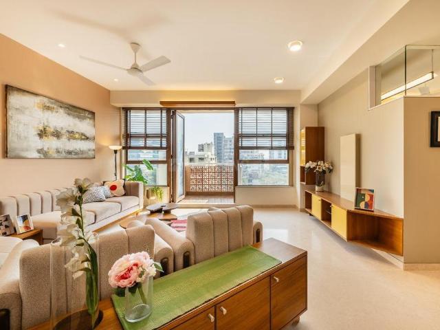3 BHK Apartment in Vile Parle West for rent Mumbai. The reference number is 19413675