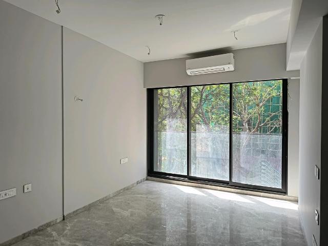 3 BHK Apartment in Vile Parle West for rent Mumbai. The reference number is 20474995