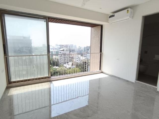 3 BHK Apartment in Vile Parle West for rent Mumbai. The reference number is 20496579