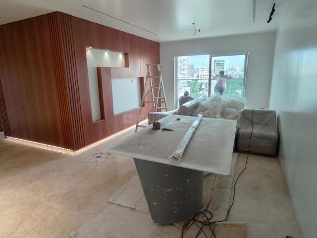 3 BHK Apartment in Vile Parle West for resale Mumbai. The reference number is 18763430