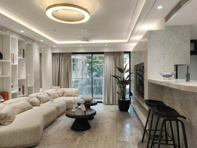 3 BHK Apartment in Vile Parle West for resale Mumbai. The reference number is 19364356
