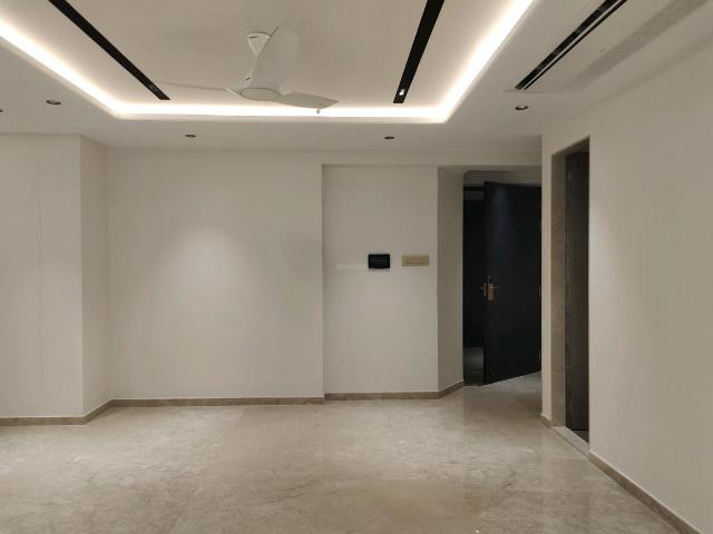 3 BHK Apartment in Vile Parle West for resale Mumbai. The reference number is 19448540