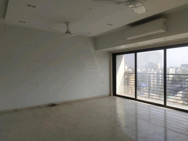 3 BHK Apartment in Vile Parle West for resale Mumbai. The reference number is 19626727