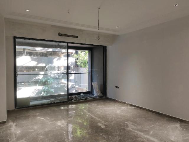 3 BHK Apartment in Vile Parle West for resale Mumbai. The reference number is 10349149