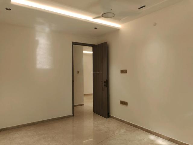 3 BHK Apartment in Vile Parle West for resale Mumbai. The reference number is 9232602