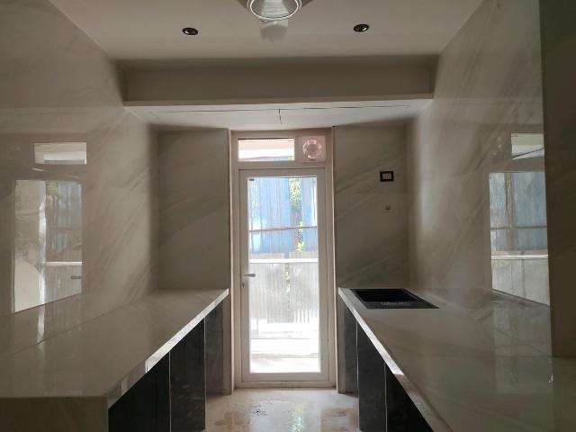 3 BHK Apartment in Vile Parle West for resale Mumbai. The reference number is 9246135