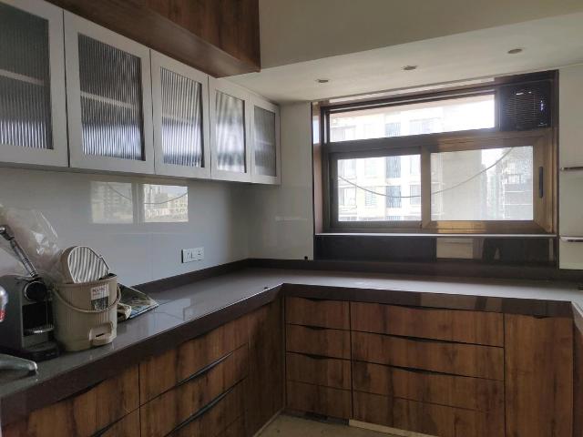 3 BHK Apartment in Vile Parle West for resale Mumbai. The reference number is 9246369