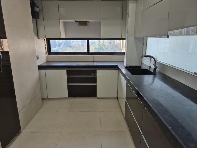 3 BHK Apartment in Vile Parle East for rent Mumbai. The reference number is 19031735