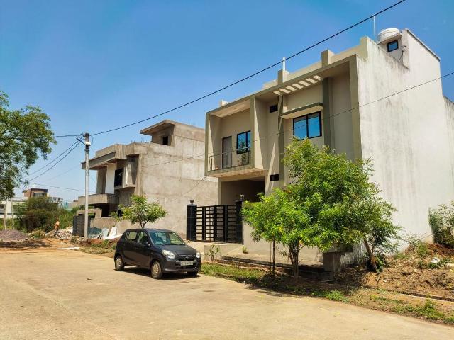 3 BHK Duplex in Old Dhamtari Road for resale Raipur. The reference number is 18015405