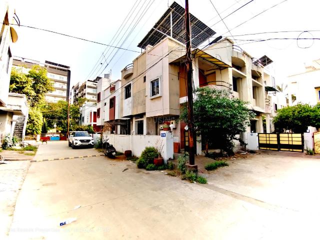 3 BHK Duplex in Vasna for resale Vadodara. The reference number is 20792677