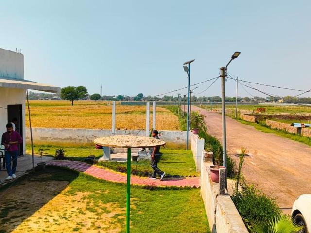 3 BHK Farm House in Vrindavan for resale Mathura. The reference number is 16887203