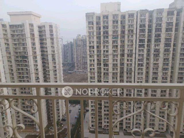 3 BHK Flat In Mahagun Mantra Ii, Sector 10 for Rent In Sector 10