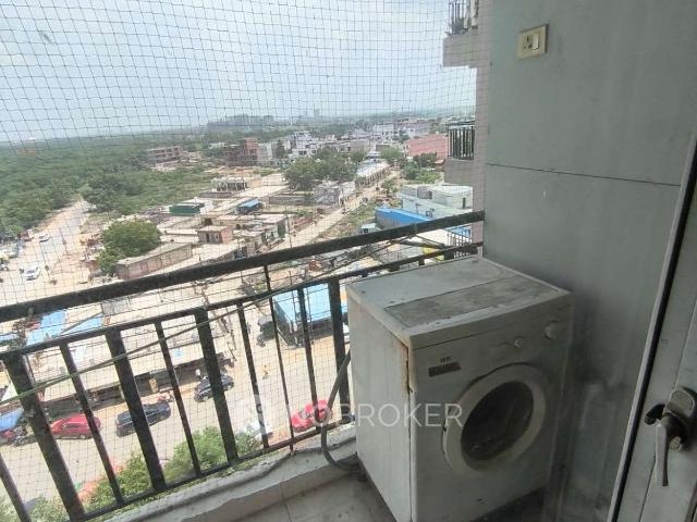 3 BHK Flat In Amrapali Castle for Rent In Chi V