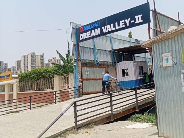 3 BHK Flat In Amrapali Dream Valley Phase 2 High Rise for Re