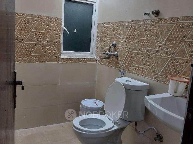 3 BHK Flat In Amrapali Riverview for Rent In Amrapali Dream Valley