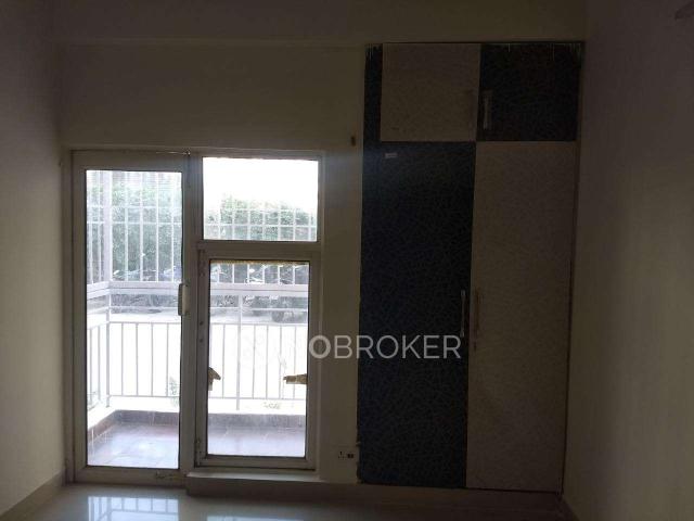 3 BHK Flat In Golf City Apartments for Rent In Plot 11, Go