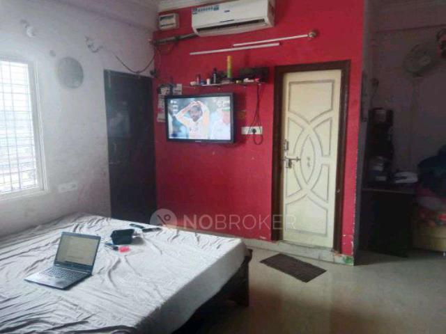 3 BHK Flat In Hm Residency, sree Ramnagar Colony, masabtank. Backside Sarogini Eye Hospital For Sale In First Lancer Rd