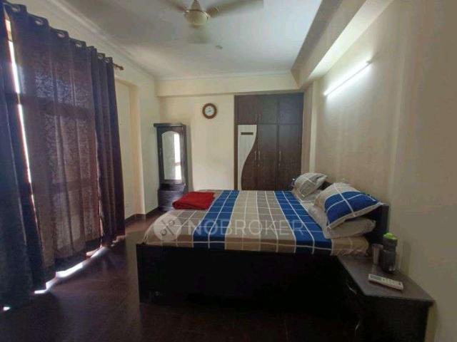 3 BHK Flat In Panchsheel Wellington for Rent In Crossing Re
