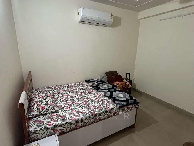 3 BHK Flat In Samaspur Village Pandav Nagar for Rent In Pan