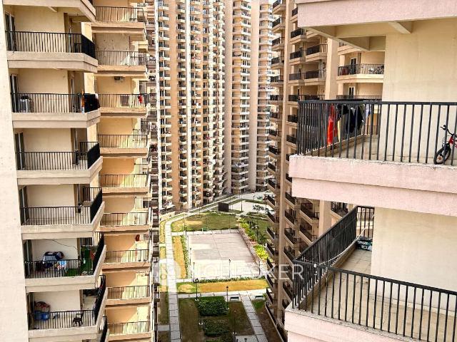 3 BHK Flat In 16th Parkview Gaur Yamuna City For Sale In Dh