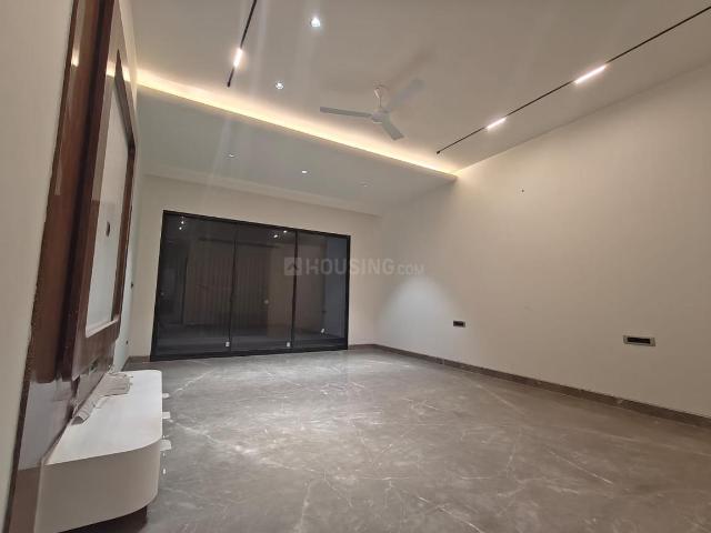 3 BHK Independent Builder Floor in Mukherjee Nagar for resale New Delhi. The reference number is 19188040