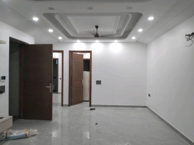 3 BHK Independent Builder Floor in Mukherjee Nagar for resale New Delhi. The reference number is 19802796