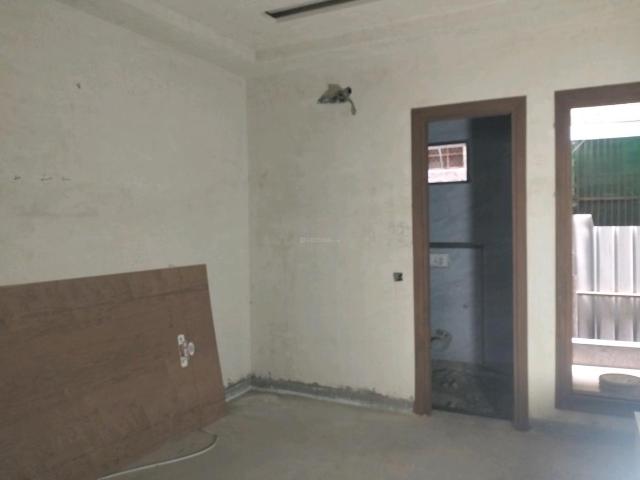 3 BHK Independent Builder Floor in Mukherjee Nagar for resale New Delhi. The reference number is 20568227