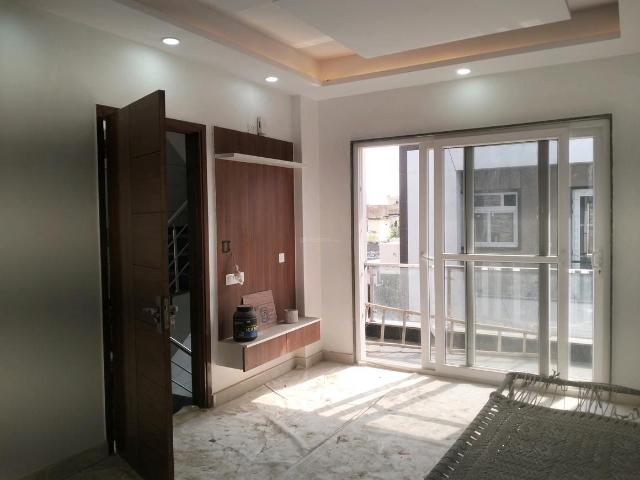 3 BHK Independent Builder Floor in Mukherjee Nagar for resale New Delhi. The reference number is 20703338