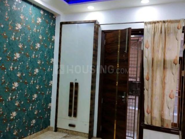 3 BHK Independent Builder Floor in Mahavir Enclave for rent New Delhi. The reference number is 8248389