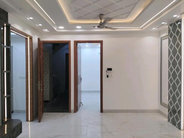 3 BHK Independent Builder Floor in Mahavir Enclave for resale New Delhi. The reference number is 20344068