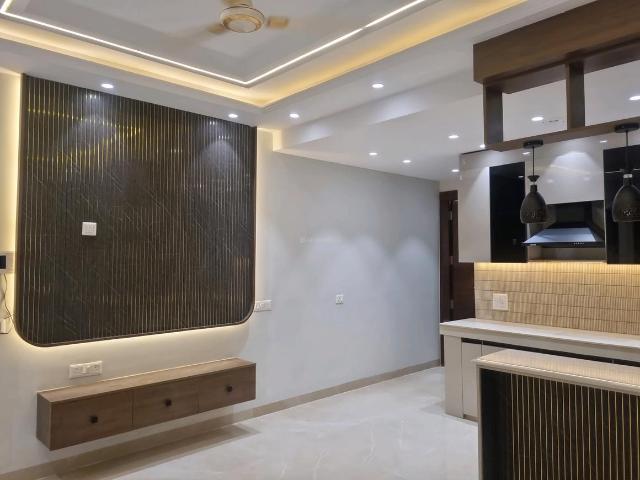 2 BHK Apartment in Mahavir Enclave for resale New Delhi. The reference number is 20634653