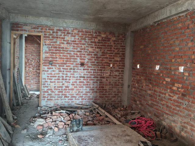3 BHK Independent Builder Floor in Mayur Vihar Phase 1 for resale New Delhi. The reference number is 20689639