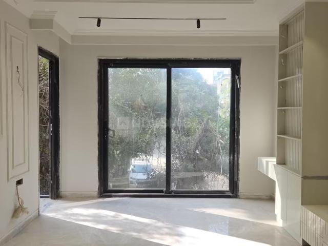 3 BHK Independent Builder Floor in Model Town for resale New Delhi. The reference number is 19427345