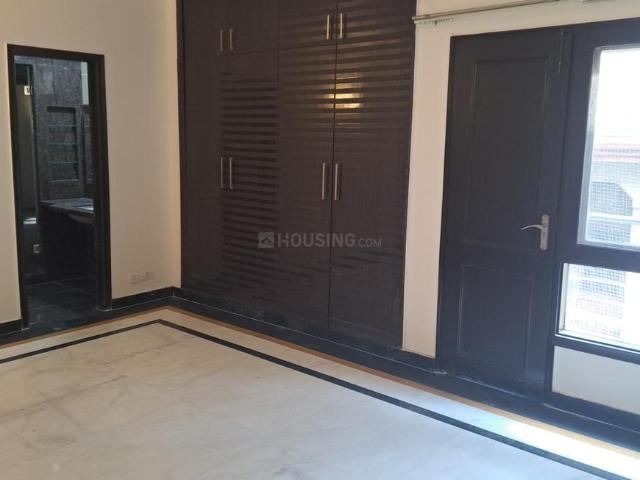 3 BHK Independent Builder Floor in New Friends Colony for rent New Delhi. The reference number is 18964800