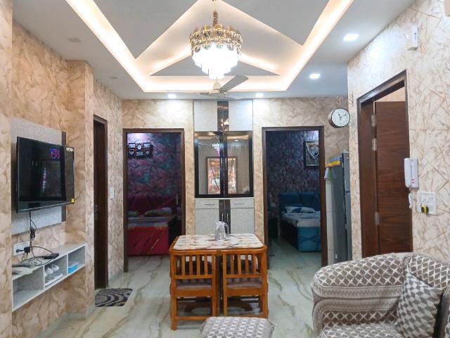 3 BHK Independent Builder Floor in Azadpur for resale New Delhi. The reference number is 17343356