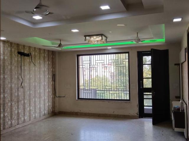 3 BHK Independent Builder Floor in Anand Vihar for resale New Delhi. The reference number is 9209731